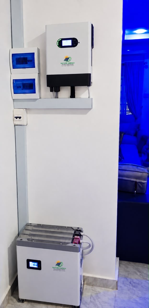 Hybrid inverter and battery unit installed together as one system